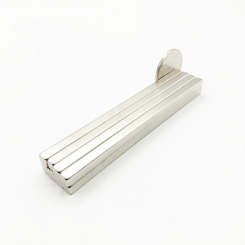 強力な磁気ストリップ